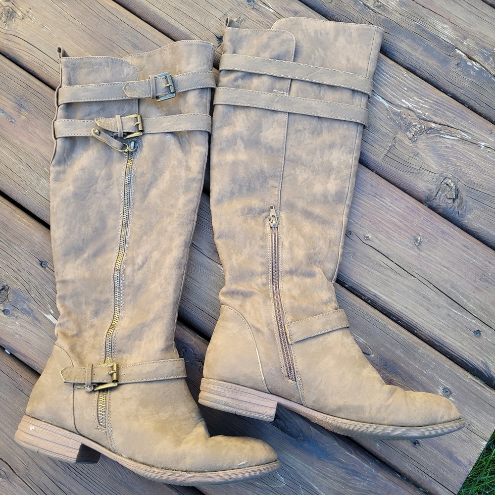 Size 8 tall beige boots